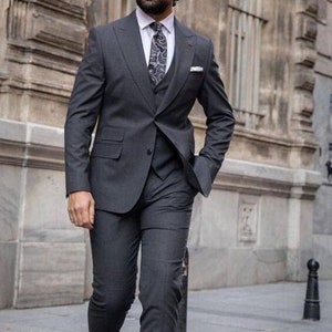 Men's Grey 3 Piece Suit Peak Lapel Classic Suit Business Suit Work Wear Formal 3 Piece Suit For Men.