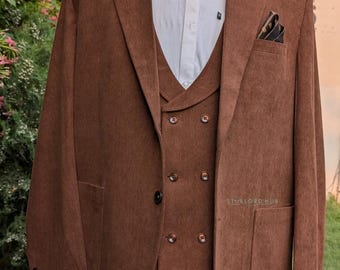 Abito vintage a tre pezzi in velluto a coste marrone: gilet doppiopetto, abbigliamento da sposo per testimoni.
