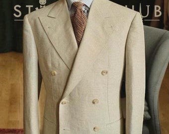 Blazer cruzado de lino color crema para hombre: abrigo de verano con solapa de pico