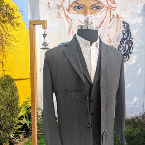 Men's 1920s Victorian Grey Herringbone Wool Sack Coat 3 Piece Suit Gentlemen's Suit 19th Century Suit For Men.