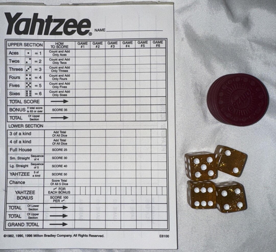 Yahtzee Deluxe Edition - Gioco Di Dadi In Similpelle Con Vassoio E Gettoni - 1+ Giocatori 8+ Anni - 5