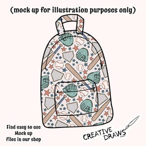Puede incluir: Una mochila con tem&aacute;tica de b&eacute;isbol con un patr&oacute;n repetido de pelotas, bates, guantes y estrellas en tonos beige, azul y rojo. La mochila tiene un bolsillo frontal y un asa superior. El texto "(mock up for illustration purposes only)" est&aacute; en la parte superior.