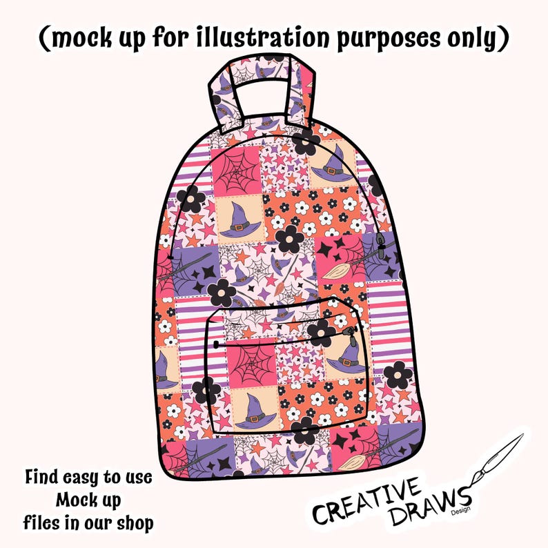 Peut inclure: Un sac &agrave; dos color&eacute; avec un motif patchwork comprenant des chapeaux de sorci&egrave;re, des toiles d'araign&eacute;es et des fleurs roses, oranges, violettes et blanches. Il poss&egrave;de une poche avant et une poign&eacute;e sup&eacute;rieure. Le texte indique "(mock up for illustration purposes only)" et "Find easy to use Mock up files in our shop".