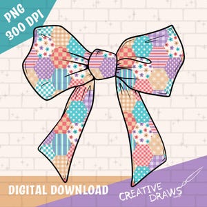 Könnte beinhalten: Eine große, bunte Schleife mit Patchwork-Muster. Die Schleife besteht aus verschiedenen Farbtönen von Rosa, Blau und Weiß mit einem karierten Muster. Die Schleife ist schwarz umrandet.