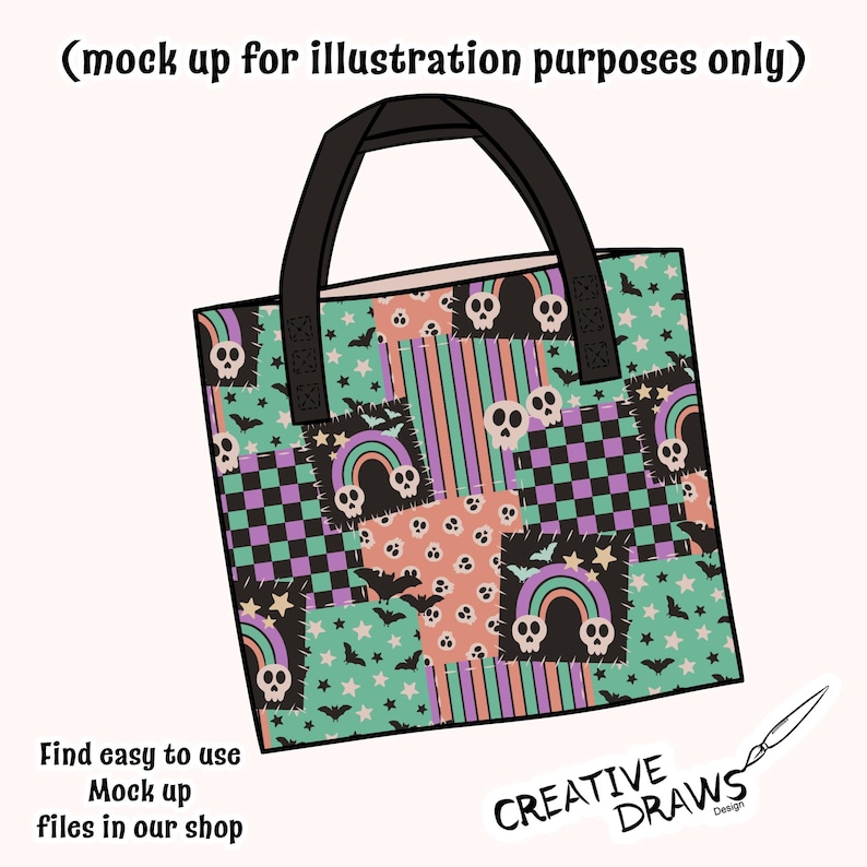 Op de afbeelding: Een totebag met een patchwork ontwerp met schedels, regenbogen, sterren en vleermuizen in tinten groen, paars en perzik. De tas heeft zwarte handvatten en de tekst "Find easy to use Mock up files in our shop" en "CREATIVE DRAWS Design".