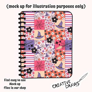Peut inclure: Cahier &agrave; spirales avec un motif patchwork color&eacute;. Le motif comprend des chapeaux de sorci&egrave;re, des toiles d'araign&eacute;es, des &eacute;toiles et des fleurs en rose, orange, violet et blanc. Le cahier porte le texte "(mock up for illustration purposes only)" et "Find easy to use Mock up files in our shop".
