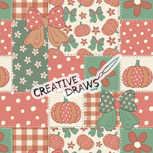 Può includere: Un design patchwork con zucche, fiocchi e fiori nei toni del rosso, verde e crema. Il design include pois e motivi a quadretti. È presente anche il testo "CREATIVE DRAWS".