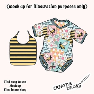 Op de afbeelding: Een babybody en slabbetjes set. De body heeft een bloemen- en bijenontwerp met een patchworkpatroon. De slab heeft gele en zwarte horizontale strepen. De tekst "Find easy to use Mock up files in our shop" is ook zichtbaar.