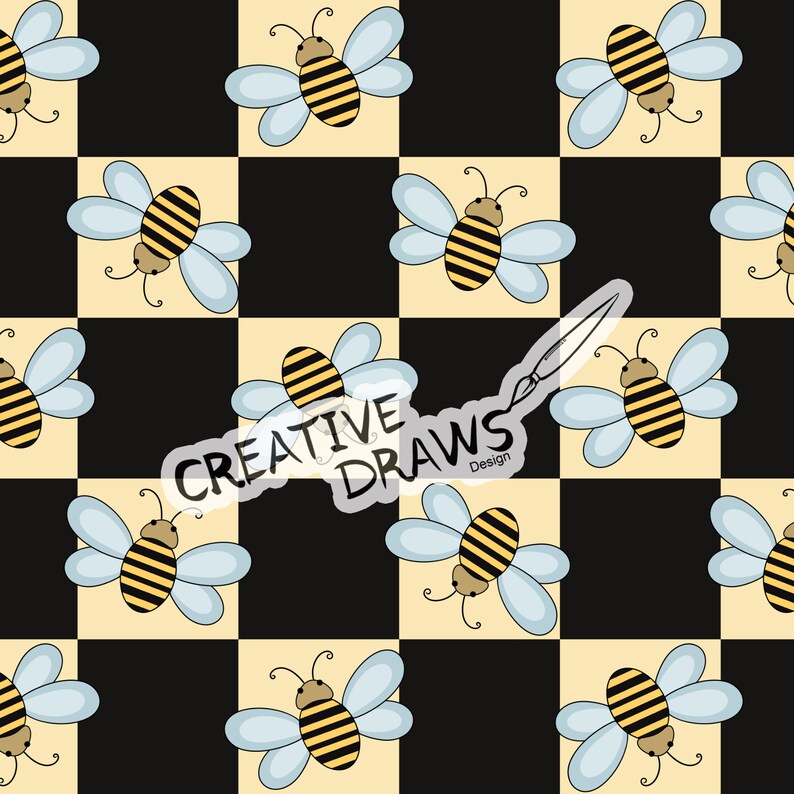以下が含まれることがあります： 黒とベージュの市松模様の背景に、黒と黄色の縞模様と青い羽根を持つ漫画の蜂が描かれたシームレスなパターン。画像の中央には「CREATIVE DRAWS Design」というテキストが表示されています。