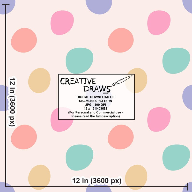 Pu&ograve; includere: Un motivo digitale senza cuciture con cerchi rosa pastello, giallo, blu e viola su uno sfondo rosa chiaro. Il motivo misura 12 pollici per 12 pollici e 300 DPI. Il testo "CREATIVE DRAWS Design" &egrave; al centro dell'immagine.