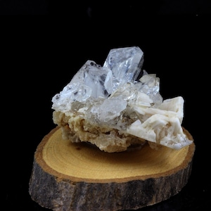 Stones, minerals-Quartz mineral + Barite. 57.36 carats. Coming from the Massif des Grandes Rousses, Isère, France