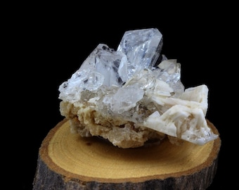 Stones, minerals-Quartz mineral + Barite. 57.36 carats. Coming from the Massif des Grandes Rousses, Isère, France