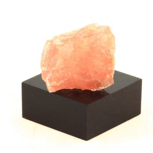 Fluorite mineral. 19.20 carats. Mont-Blanc massif, (Aiguille Verte), Chamonix, Haute-Savoie, Auvergne-Rhône-Alpes, France