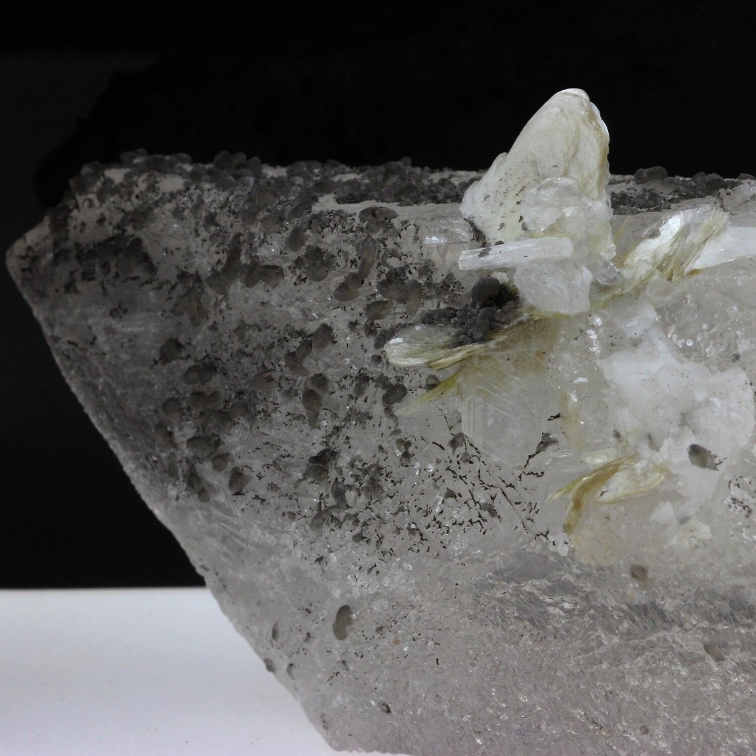 Collection Abijoux Quartz + Fairfieldite. 3830.0 Carats. en Provenance de Minas Gerais, Brésil