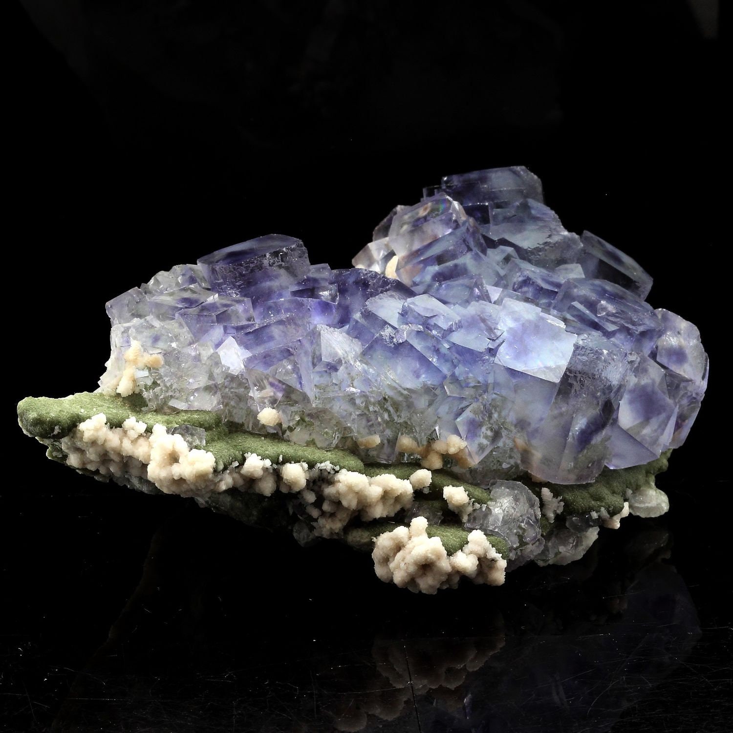 Collection Abijoux Fluorite. 2063.0 Carats. en Provenance de Yaogangxian Mine, Chenzhou Prefecture,