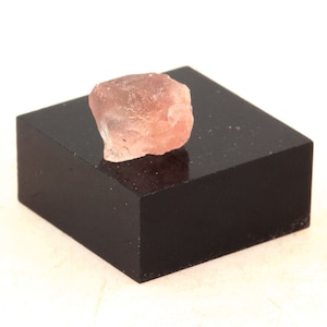 Mineral pink fluorite. 4.19 carats. Mont-Blanc massif, (Aiguille Verte), Chamonix, Haute-Savoie, Auvergne-Rhône-Alpes, France