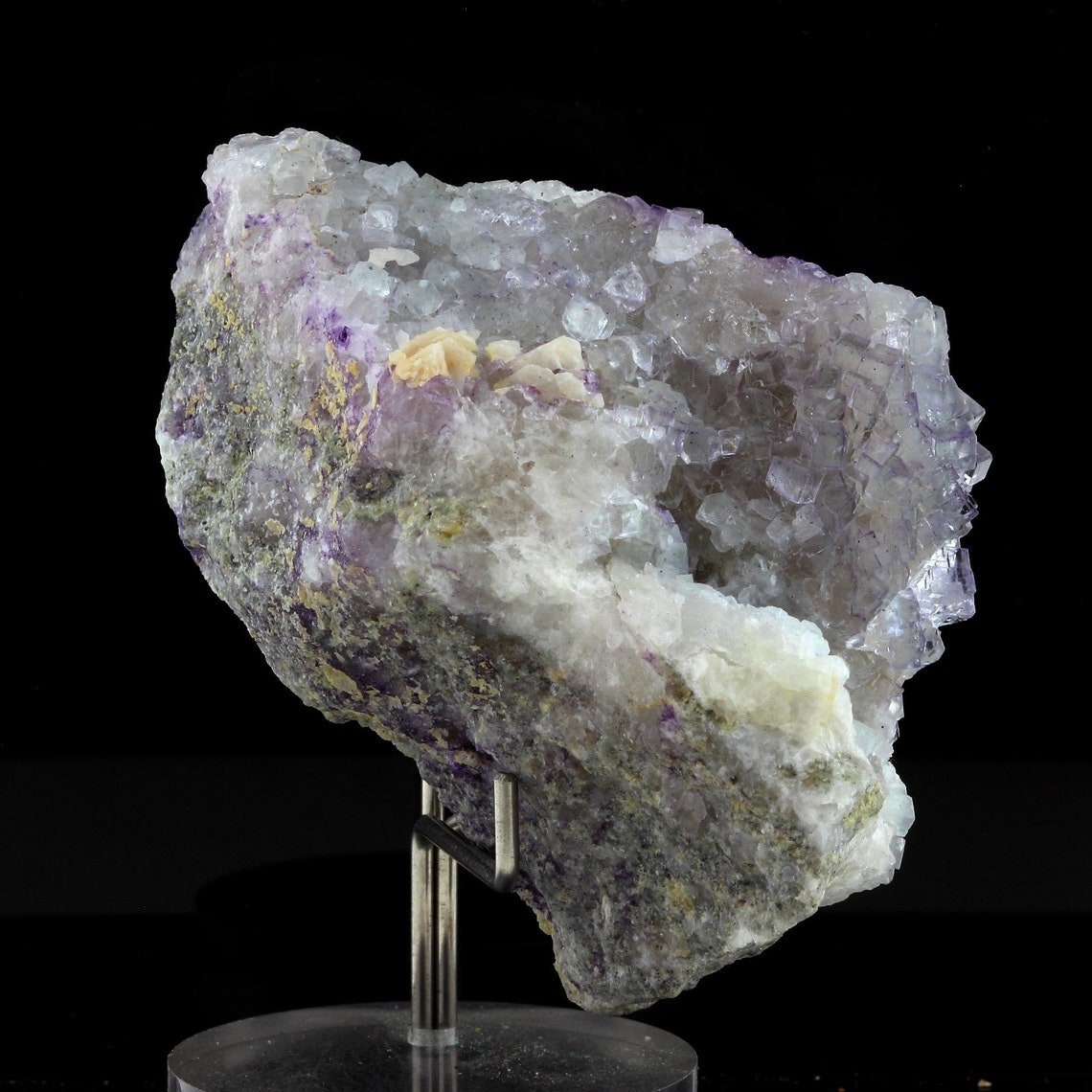Collection Abijoux Fluorite. 595.0 Carats. Mine de Fontsante, Les Adrets, Var, France