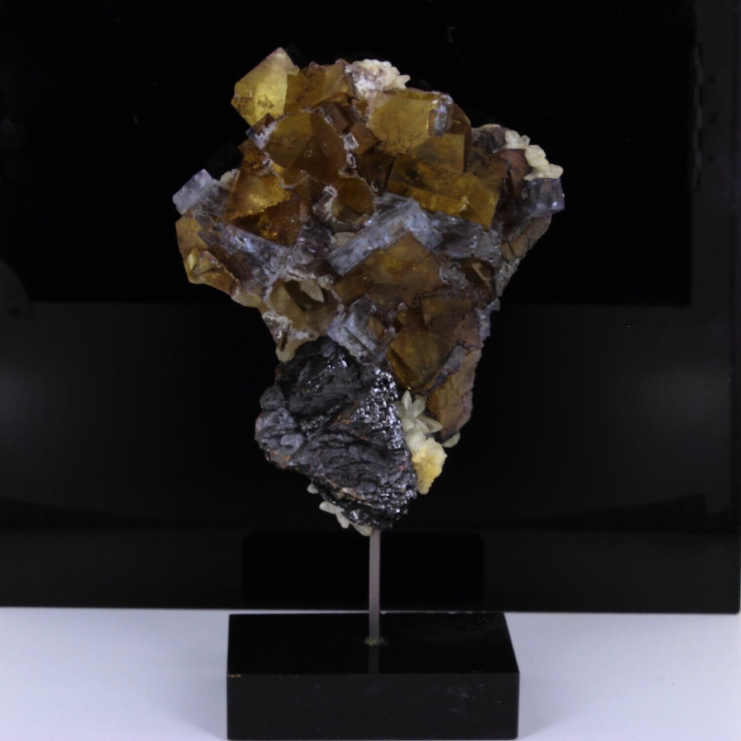 Collection Abijoux Fluorite + Sphalerite. 4069.0 Carats. en Provenance de Rosiclare Level, Deardorff