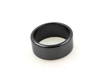 Anillo de hematites de 10 mm. Regalo para mujer, hombre, pareja.