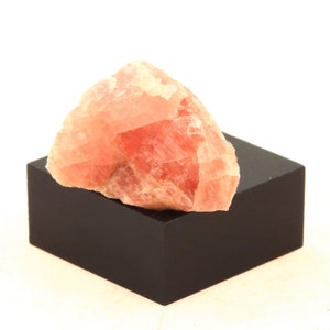 Fluorite mineral. 21.63 carats. Mont-Blanc massif, (Aiguille Verte), Chamonix, Haute-Savoie, Auvergne-Rhône-Alpes, France