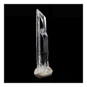 Stones, minerals-Quartz mineral. 6.42 carats. La Gardette Mine, Bourg d’Oisans, Isère, France