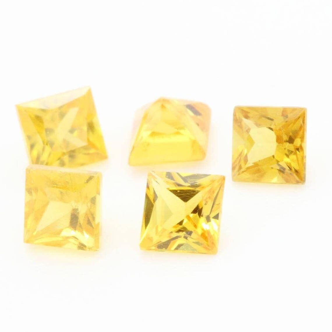 Collection Abijoux Saphir Jaune. If-Vvs1. Carré. | Vendu à L'unité 2, 8 mm. en Provenance de Ceylan,