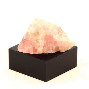 Fluorite mineral. 26.09 carats. Mont-Blanc massif, (Aiguille Verte), Chamonix, Haute-Savoie, Auvergne-Rhône-Alpes, France