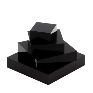 Acrylic display stand for minerals. 10 pieces. Black, 20 x 20 x 20 mm.