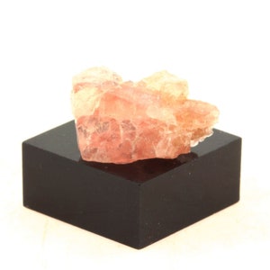 Fluorite mineral. 13.44 carats. Mont-Blanc massif, (Aiguille Verte), Chamonix, Haute-Savoie, Auvergne-Rhône-Alpes, France