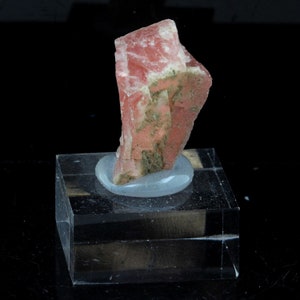 Fluorite mineral. 43.27 carats. Mont-Blanc massif, (Aiguille Verte), Chamonix, Haute-Savoie, Auvergne-Rhône-Alpes, France