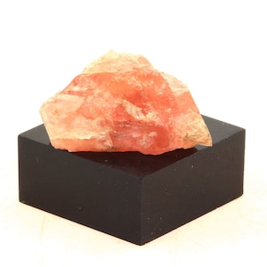 Fluorite mineral. 16.30 carats. Mont-Blanc massif, (Aiguille Verte), Chamonix, Haute-Savoie, Auvergne-Rhône-Alpes, France