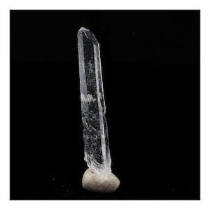 Stones, minerals-Quartz mineral. 6.02 carats. La Gardette Mine, Bourg d’Oisans, Isère, France