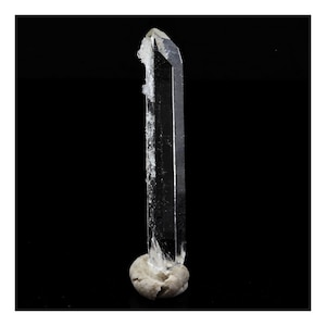 Stones, minerals-Quartz mineral. 7.43 carats. La Gardette Mine, Bourg d’Oisans, Isère, France