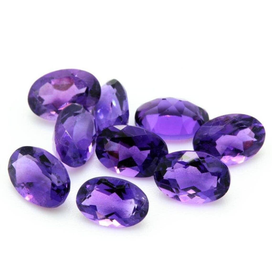 Collection Abijoux Amethyste. Ovale. Vvs1 | Vendu à L'unité . en Provenance d'afrique . 8 X 6 mm