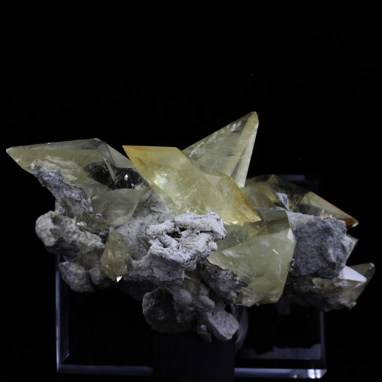 Collection Abijoux Calcite. 3891.0 Carats. en Provenance de Elmwood Mine, Carthage, Central Tennesse