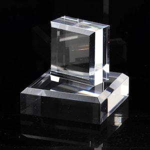 Acrylic display stand with beveled corners for minerals. 2 pieces. 100 x 100 x 20 mm