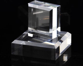 Acrylic display stand with beveled corners for minerals. 2 pieces. 100 x 100 x 20 mm