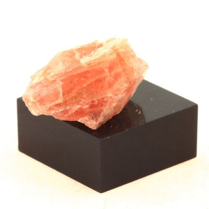 Fluorite mineral. 25.47 carats. Mont-Blanc massif, (Aiguille Verte), Chamonix, Haute-Savoie, Auvergne-Rhône-Alpes, France