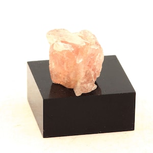 Fluorite mineral. 11.75 carats. Mont-Blanc massif, (Aiguille Verte), Chamonix, Haute-Savoie, Auvergne-Rhône-Alpes, France