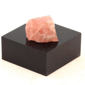 Stones, mineralsFluorite mineral. 6.17 carats. Mont-Blanc massif, (Aiguille Verte), Chamonix, Haute-Savoie, Auvergne-Rhône-Alpes, France