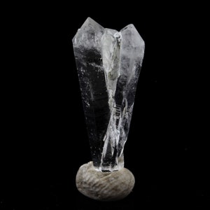 Stones, minerals-Quartz mineral. 6.71 carats. La Gardette Mine, Bourg d’Oisans, Isère, France