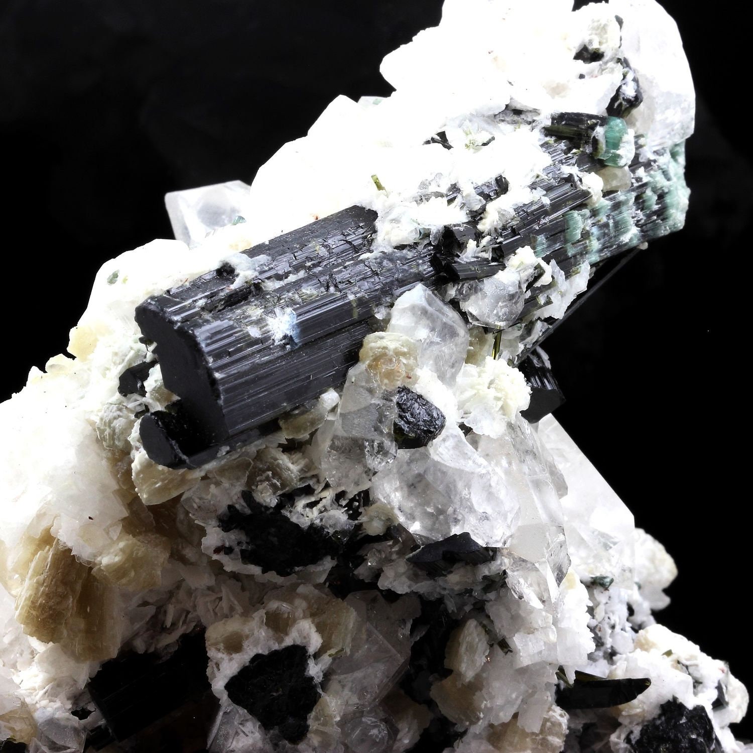 Collection Abijoux Tourmaline, Albite, Quartz, Mica. 4790.0 Carats. en Provenance Du Pakistan