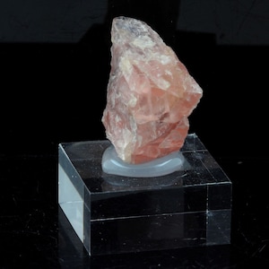 Fluorite mineral. 57.78 carats. Mont-Blanc massif, (Aiguille Verte), Chamonix, Haute-Savoie, Auvergne-Rhône-Alpes, France