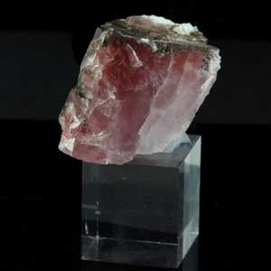 Fluorite mineral. 261.5 carats. Mont-Blanc massif, (Aiguille Verte), Chamonix, Haute-Savoie, Auvergne-Rhône-Alpes, France