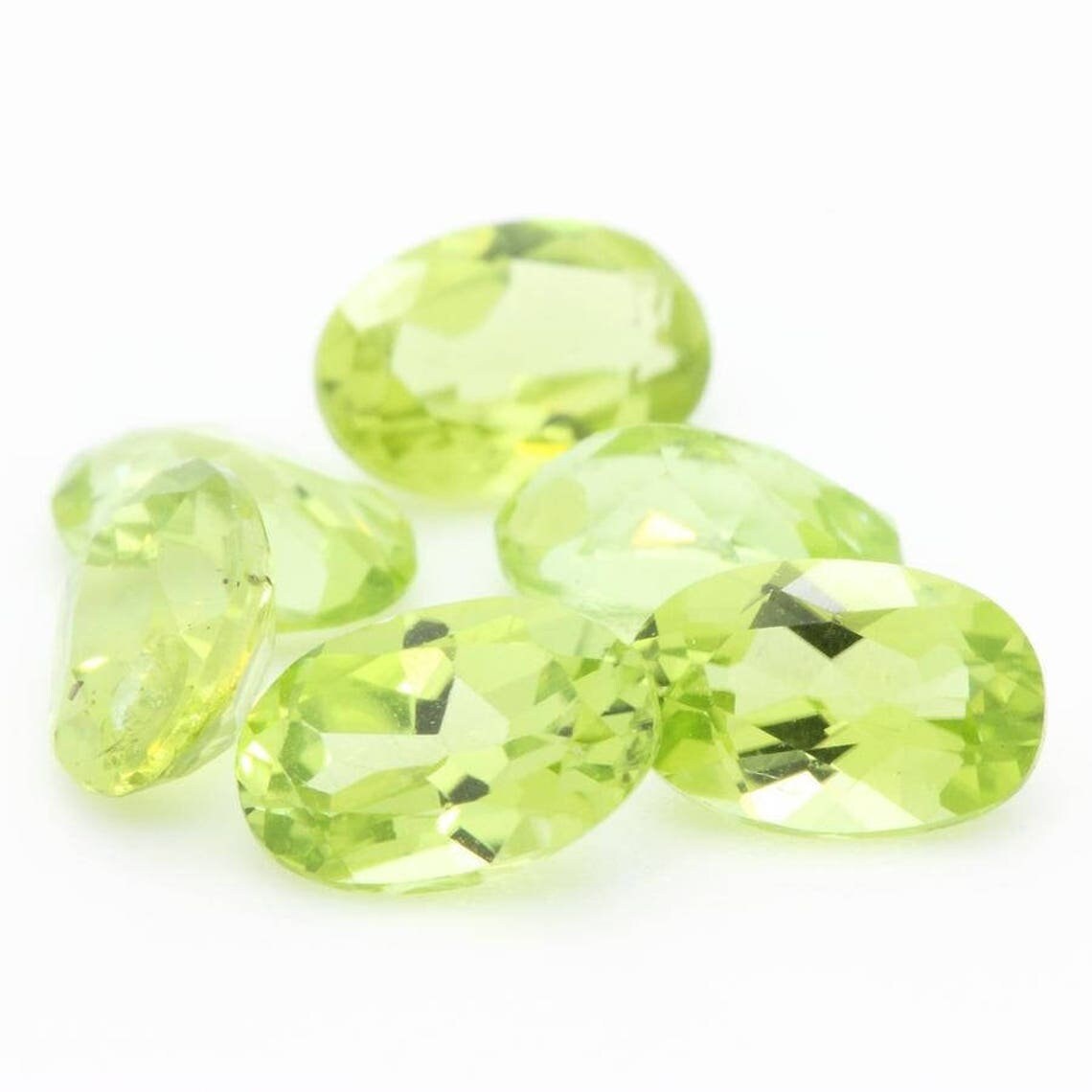 Collection Abijoux Peridot Vert. Ovale. If-Vvs1 | Vendu à L'unité . en Provenance Du Pakistan. 6 X 4