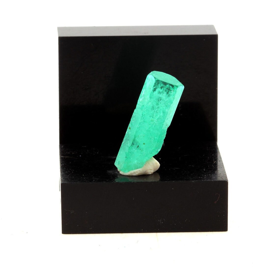 Collection Abijoux Emeraude. 6.20 Carats. Chivor, Colombie