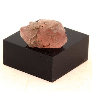 Stones, mineralsFluorite mineral. 9.18 carats. Mont-Blanc massif, (Aiguille Verte), Chamonix, Haute-Savoie, Auvergne-Rhône-Alpes, France