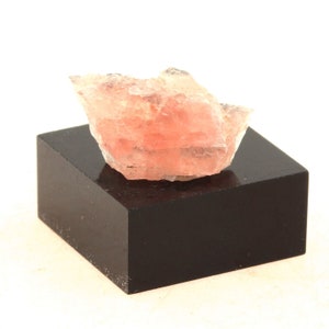 Stones, mineralsFluorite mineral. 8.41 carats. Mont-Blanc massif, (Aiguille Verte), Chamonix, Haute-Savoie, Auvergne-Rhône-Alpes, France