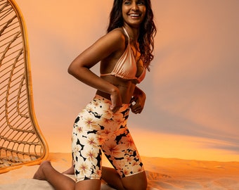 Doppellagige Butt-Lifting High-Waisted Plumeria Biker Shorts für Frauen mit Tasche