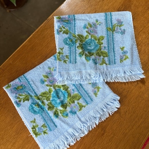 Set of 2 Vintage Floral Hand Towels